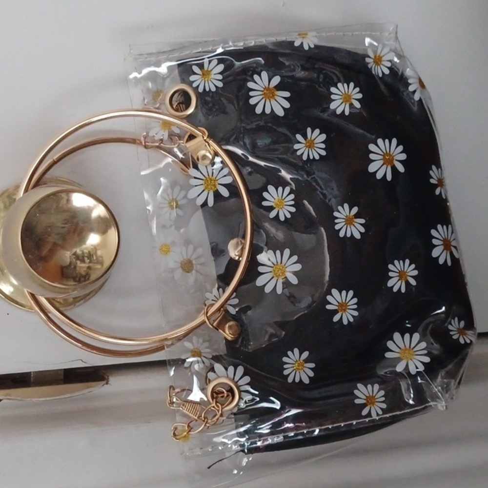 MINI DAISY PURSE IN BLACK ⚫️ 🖤 😍 ♥️ ❤️ 💕 💕